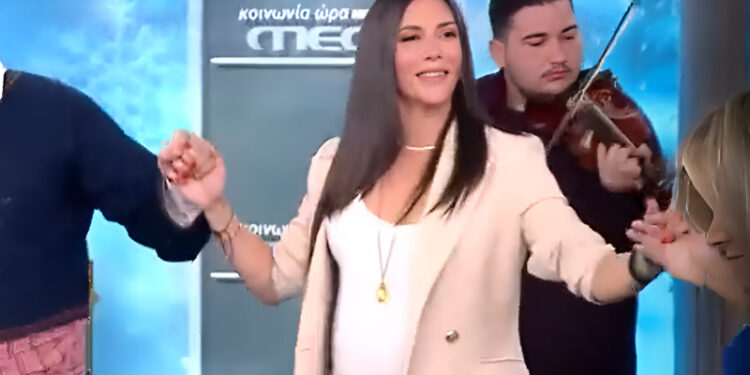 Alldaynews.gr Ανθή Βούλγαρη: Ο χορός της με φουσκωμένη κοιλίτσα στο πλατό του MEGA λίγο πριν φέρει στον κόσμο το πρώτο της παιδί