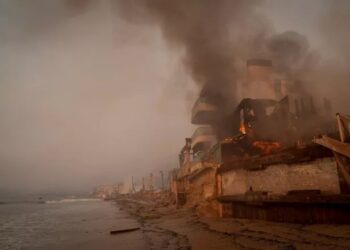 Τα πανάκριβα beachhouses του Μαλιμπού δεν υπάρχουν πια – Βίντεο από τη διάσημη, καμένη παραλία