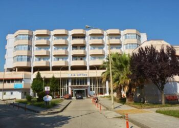 41χρονη γυναίκα έπεσε από τον 4ο όροφο του Νοσοκομείου – Επιχείρηση διάσωσης από την Πυροσβεστική