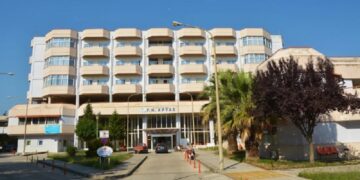 41χρονη γυναίκα έπεσε από τον 4ο όροφο του Νοσοκομείου – Επιχείρηση διάσωσης από την Πυροσβεστική