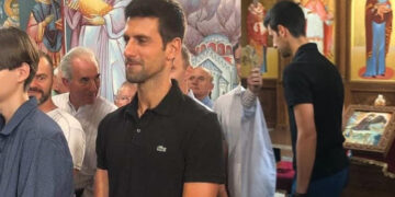 Alldaynews.gr Νόβακ Τζόκοβιτς: Περίμενε το πρόσφορο με ταπεινότητα και ευλάβεια στην Σερβική Ορθόδοξη Εκκλησία στην Αυστραλία