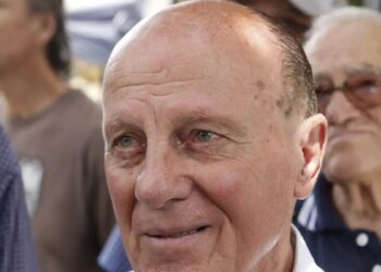 Πέθανε ο Μίμης Δομάζος – Θρήνος για τον «στρατηγό» του ελληνικού ποδοσφαίρου