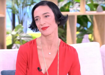 Κατερίνα Καινούργιου σε Έλενα Τοπαλίδου: «Σε βρίσκω πιο γοητευτική από τον Νίκο Κουρή» – «Παρ’ τον τηλέφωνο να του το πεις»