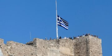 Alldaynews.gr Εθνικό Πένθος: Τι σημαίνει, πόσες φορές έχει κηρυχθεί στην Ελλάδα και πως επηρεάζει τα σχολεία