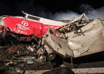 Συγκλονίζουν Καρυστιανού και Ασλανίδης για τα Τέμπη: «Τρία λεπτά τα παιδιά μας περίμεναν να πεθάνουν» – «Yπάρχουν και χειρότερα στα ηχητικά»