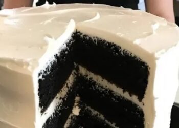 Το πάρτι για την αποκάλυψη φύλου του μωρού έγινε θρίλερ: Μια μαύρη τούρτα και η πεθερά μου ντυμένη στα μαύρα, να κλαίει στη γωνία