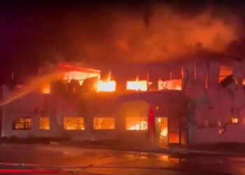 Φωτιά τώρα σε εργοστάσιο στο Κορωπί – Διακοπή της κυκλοφορίας