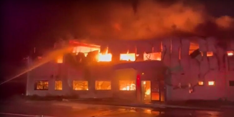 Alldaynews.gr Φωτιά τώρα σε εργοστάσιο στο Κορωπί – Διακοπή της κυκλοφορίας