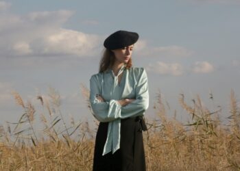 Πώς να συνδυάσετε τις γυναικείες φούστες και μπλούζες για μοναδικές εμφανίσεις