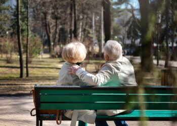 Το παγκάκι που ανήκει στην κυρία Ελένη – Η Αληθινή Ιστορία
