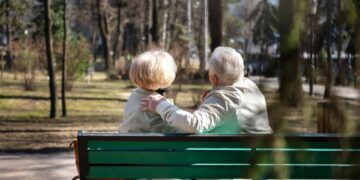 Alldaynews.gr Το παγκάκι που ανήκει στην κυρία Ελένη – Η Αληθινή Ιστορία