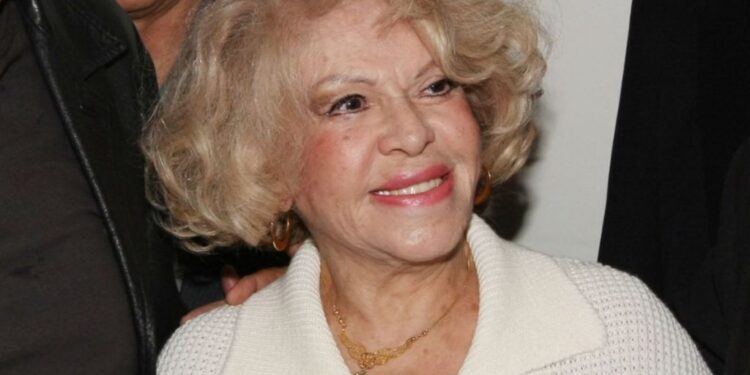 Alldaynews.gr Καίτη Γκρέυ: Σπάνιο ντοκουμέντο από τα τελευταία της γενέθλια – Βούρκωσε όταν έσβηνε τα κεράκια