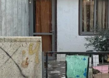 Φρίκη: Σοκάρουν οι αποκαλύψεις για την κακοποίηση του 3χρονου αγοριού που χαροπαλεύει – Γείτονας το βρήκε έξω από το σπίτι ματωμένο