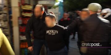 Alldaynews.gr Επεισόδια έξω από τα δικαστήρια Ηρακλείου όπου απολογείται το ζευγάρι για την κακοποίηση του 3χρονου Άγγελου – Οργισμένοι πολίτες επιχείρησαν εισβολή