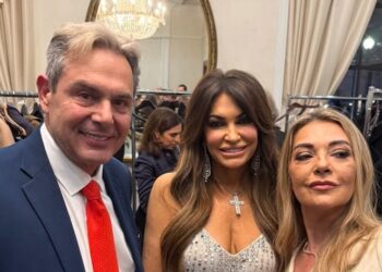 Ορκωμοσία Τραμπ: Ο Πάνος Καμμένος με νέο look  φωτογραφήθηκε με την Κίμπερλι Γκίλφοϊλ στην Ουάσινγκτον – «Καλώς ήρθες στην Ελλάδα»