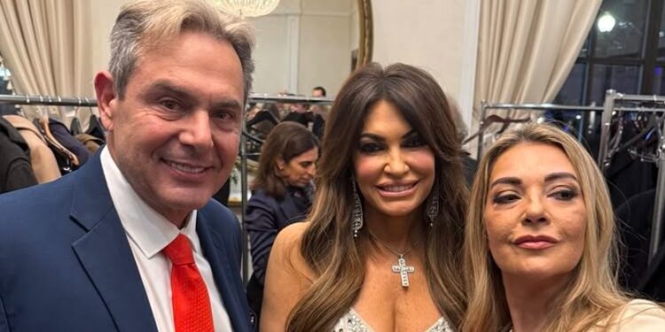 Alldaynews.gr Ορκωμοσία Τραμπ: Ο Πάνος Καμμένος με νέο look  φωτογραφήθηκε με την Κίμπερλι Γκίλφοϊλ στην Ουάσινγκτον – «Καλώς ήρθες στην Ελλάδα»