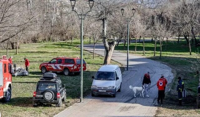 Τον έβαλε στόχο: Ο ιερέας δεν πέταξε τον σταυρό στο ποτάμι, αλλά στο κεφάλι πιστού – Δείτε βίντεο