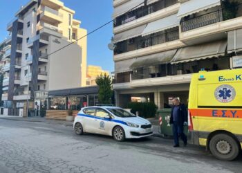 Τραγωδία με 50χρονη: Γειτόνισσα τη βρήκε νεκρή έξω από το διαμέρισμά της