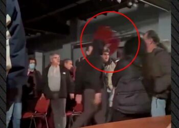 Χαμός σε δημοτικό συμβούλιο για τη δημιουργία εργοστασίου σκουπιδιών – Πέταξαν καρέκλα στον δήμαρχο (video)