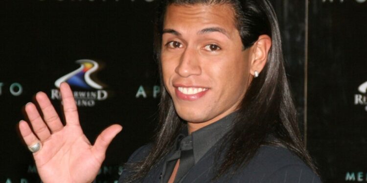 Alldaynews.gr Ο ηθοποιός του Χόλιγουντ Ρούντι Γιάνγκμπλαντ κρατείται στο ΑΤ Γαλατσίου ‑ Επεισόδιο με αστυνομικό