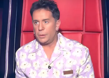 Alldaynews.gr Γιώργος Μαζωνάκης: «Έσκασε» με τις πιτζάμες του στον τελικό του Voice – Χαμός στα social media