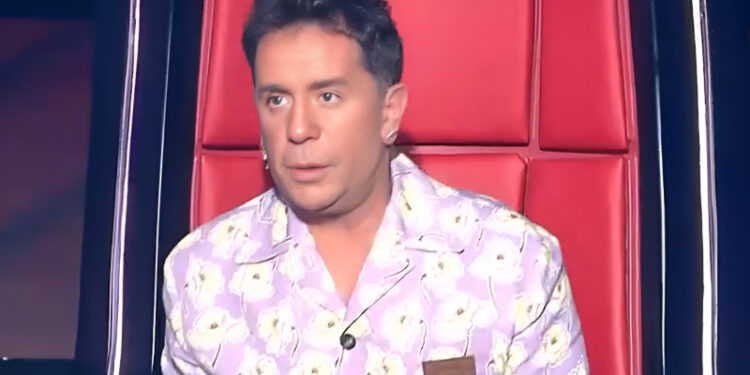 Alldaynews.gr Γιώργος Μαζωνάκης: «Έσκασε» με τις πιτζάμες του στον τελικό του Voice – Χαμός στα social media
