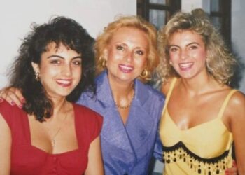 Ίδια η Βίκυ Μοσχολιού: Ράνια & Ευαγγελία Δομάζου – Έτσι είναι σήμερα οι κόρες του Μίμη Δομάζου