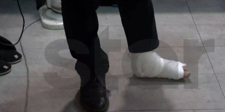 Alldaynews.gr ΕΚΤΑΚΤΟ: Γυναίκα προσπάθησε να πατήσει με το ΙΧ τον πρώην σύζυγό της, μπροστά στα παιδιά τους (video)