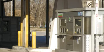 Άνοιξαν τα σύνορα και “τρέχουν” στη Βουλγαρία για φθηνότερη βενζίνη
