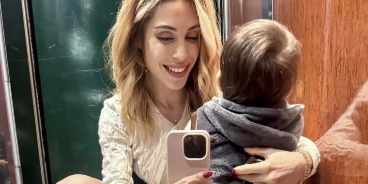 Μαρία Καρλάκη: «Ο πατέρας του παιδιού μου δεν ήρθε στα βαφτίσια, ούτε τη γέννα είχε πλnρώσει»