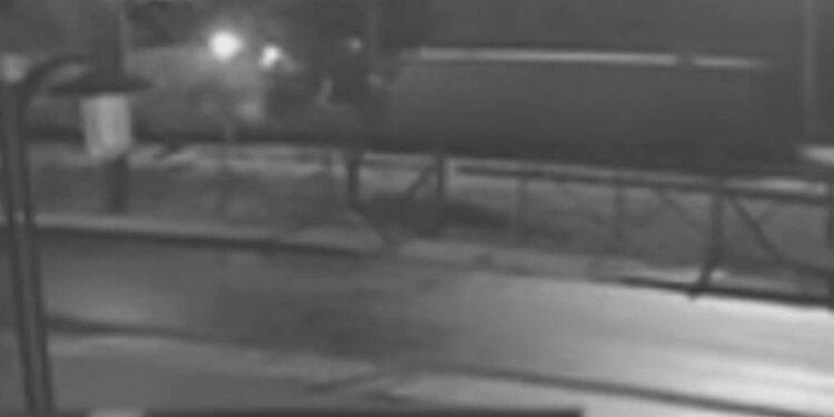 Τέμπη: Βίντεο ντοκουμέντο δείχνει δεξαμενή σε ανοιχτού τύπου βαγόνι στην εμπορική αμαξοστοιχία