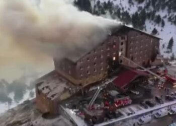 Τραγωδία: Τουλάχιστον 66 νεκροί από φωτιά σε ξενοδοχείο χιονοδρομικού κέντρου