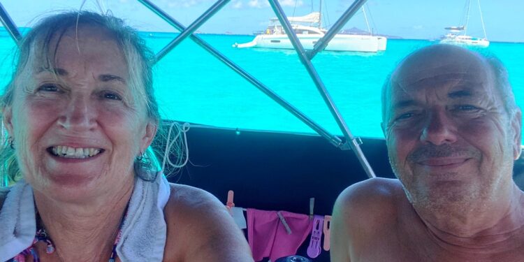 Alldaynews.gr Ζευγάρι συνταξιούχων από τη Θεσσαλονίκη διέσχισε τον Ατλαντικό με ιστιοφόρο