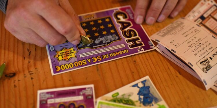 Alldaynews.gr Κέρδισαν 500.000 ευρώ στο ξυστό αλλά μπορεί να μην τα πάρουν ποτέ επειδή έδωσαν κλεμμένη κάρτα – Ο ιδιοκτήτης προτείνει «Να τα μοιραστούμε;»