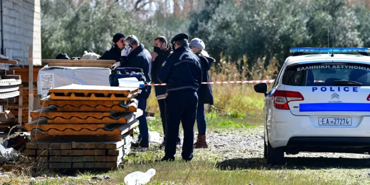 Alldaynews.gr Διπλή δολοφονία: Ταμπουρωμένος μέσα στο κατάστημά του ο δράστης – Αρνείται να παραδοθεί