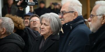 Alldaynews.gr Δάκρυσε και η Παναγία – Θρήνος στη κηδεία του Βασίλη Καλογήρου – Τα συγκινητικά λόγια της μητέρας του