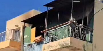 Alldaynews.gr Προσπάθησαν να σώσουν τα ανήλικα παιδιά οι γονείς και κάηκαν όλοι μαζί: Συγκλονισμένοι από την τραγωδία όλη η γειτονιά (video)