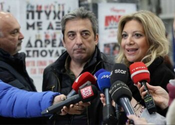 «Τι πρέπει να κάνουμε για να μπει στη φυλακή ο πρωθυπουργός»: Χαμός με ερώτηση δασκάλου σε Καρυστιανού – Ασλανίδη