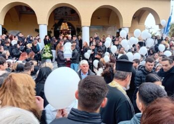 Alldaynews.gr Θρήνος για τον 15χρονο Νίκο Τσεβά: Με λευκά μπαλόνια οι συμμαθητές του στο τελευταίο αντίο (φωτο)
