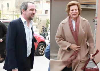 Νικόλαος Ντε Γκρες: Το χειροφίλημά του στην μητέρα του Άννα – Μαρία στην χθεσινή πρόβα γάμου του