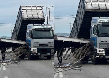 Alldaynews.gr Νταλίκα γκρέμισε την πεζογέφυρα στην Εθνική οδό – Είχε την καρότσα ανεβασμένη