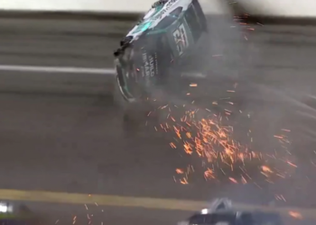 Τρομακτικό ατύχημα σε αγώνες ταχύτητας: «Το μόνο που σκέφτηκα ήταν η κόρη μου», είπε ο οδηγός (video)