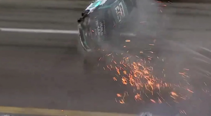 Alldaynews.gr Τρομακτικό ατύχημα σε αγώνες ταχύτητας: «Το μόνο που σκέφτηκα ήταν η κόρη μου», είπε ο οδηγός (video)