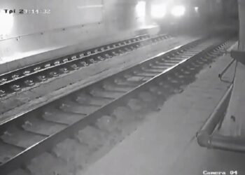 Νέα βίντεο πριν από την φονική σύγκρουση των τρένων στα Τέμπη – «Η εμπορική αμαξοστοιχία κουβαλάει μόνο λαμαρίνες» λέει ο Βασίλης Καπερνάρος