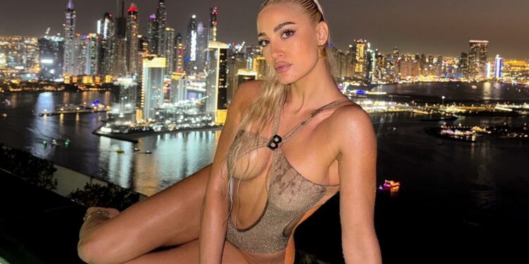 «Είσαι φωτιά»: Η Ιωάννα Τούνη έβαλε «φωτιά» στο Instagram με τις φωτογραφίες της με μαγιό στο Ντουμπάι