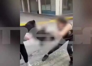 Alldaynews.gr Βίντεο από άγριο ξυλοδαρμό 13χρονης από 14χρονη μέρα – μεσημέρι