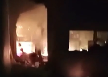 Έκρηξη σε κυλικείο Γυμνασίου: Έπεσε τοίχος και ξέσπασε φωτιά (video)