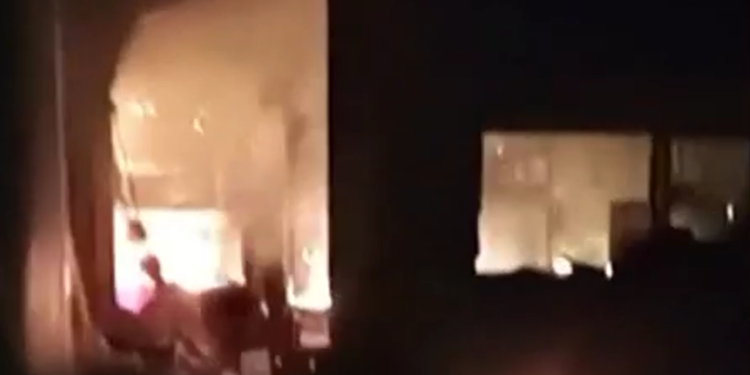 Alldaynews.gr Έκρηξη σε κυλικείο Γυμνασίου: Έπεσε τοίχος και ξέσπασε φωτιά (video)