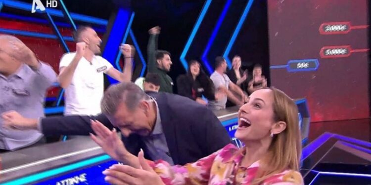 Alldaynews.gr Τρομερή εξέλιξη στο Deal: Παίκτρια αρνήθηκε την τρελή πρόταση του τραπεζίτη! Μόλις άνοιξε το κουτί της άρχισαν όλοι να ουρλιάζουν