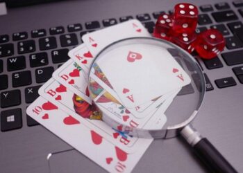 Παράνομα τυχερά παιχνίδια: Πώς ψαρεύουν πελάτες οι επιτήδειοι